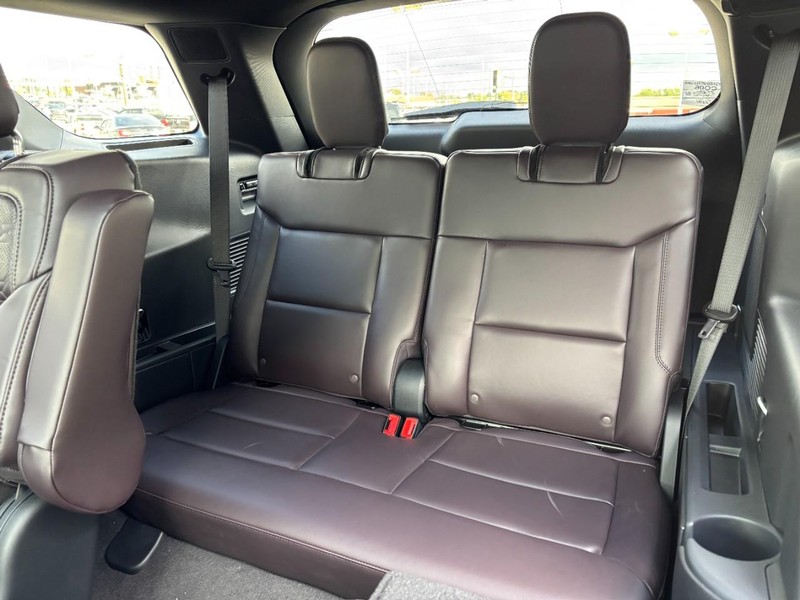 Ford Explorer Vehicle Full-screen Gallery Image 13