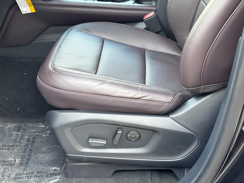 Ford Explorer Vehicle Full-screen Gallery Image 18