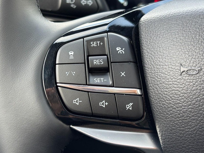 Ford Explorer Vehicle Full-screen Gallery Image 20