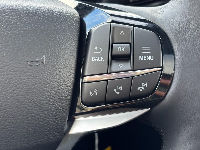 Ford Explorer Vehicle Full-screen Gallery Image 21