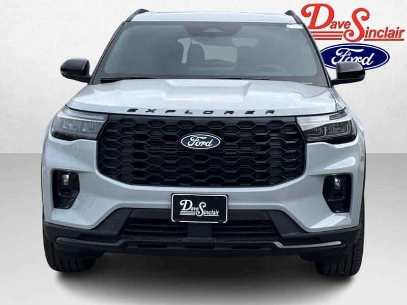 Ford Explorer Vehicle Full-screen Gallery Image 02
