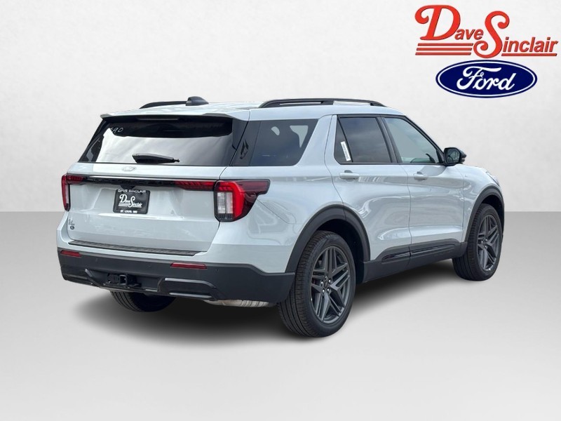 Ford Explorer Vehicle Full-screen Gallery Image 07