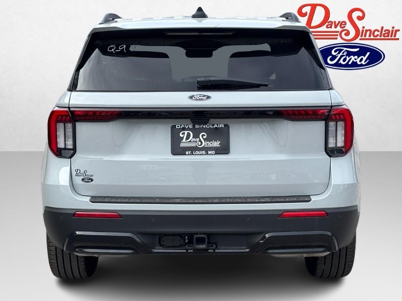 Ford Explorer Vehicle Full-screen Gallery Image 08
