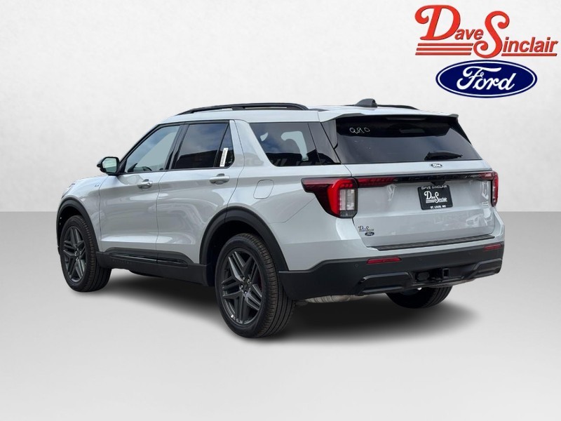 Ford Explorer Vehicle Full-screen Gallery Image 09