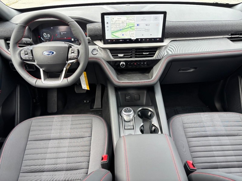 Ford Explorer Vehicle Full-screen Gallery Image 16