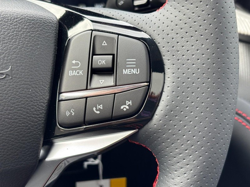 Ford Explorer Vehicle Full-screen Gallery Image 21