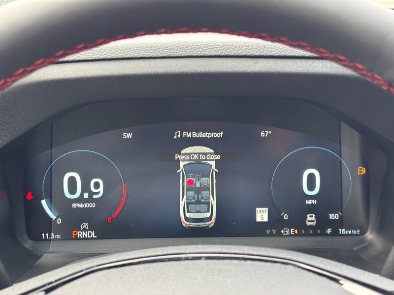 Ford Explorer Vehicle Full-screen Gallery Image 22