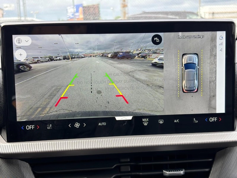 Ford Explorer Vehicle Full-screen Gallery Image 25