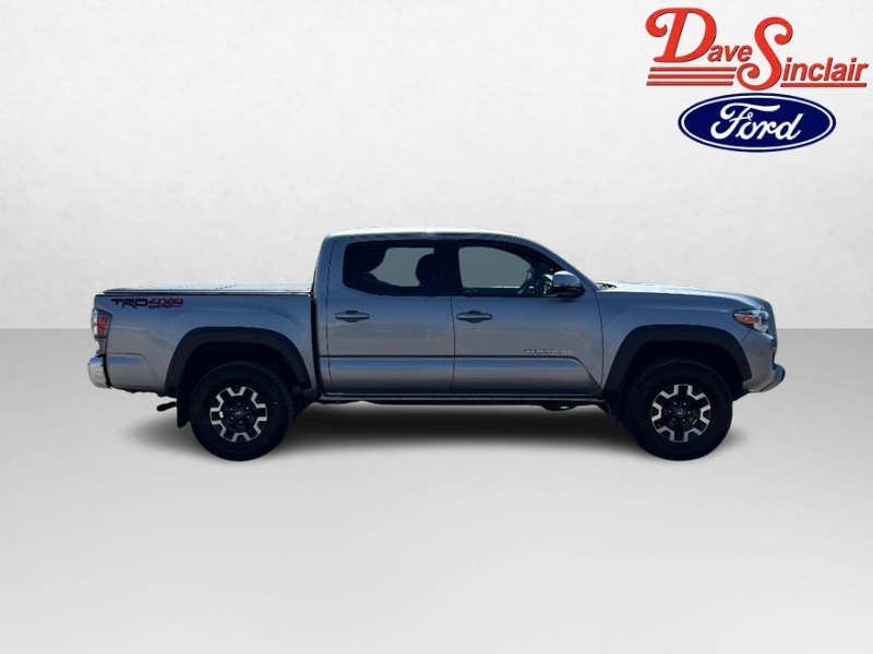 Toyota Tacoma 4WD Vehicle Full-screen Gallery Image 05