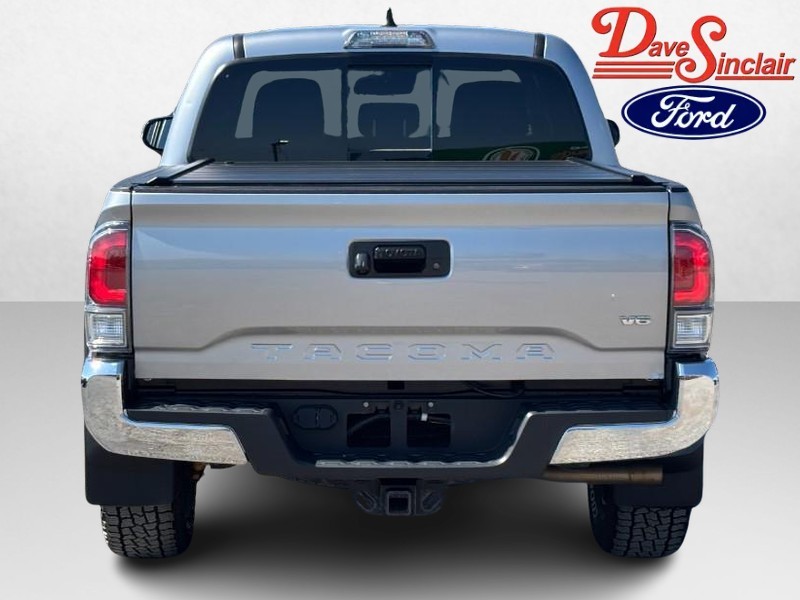 Toyota Tacoma 4WD Vehicle Full-screen Gallery Image 08