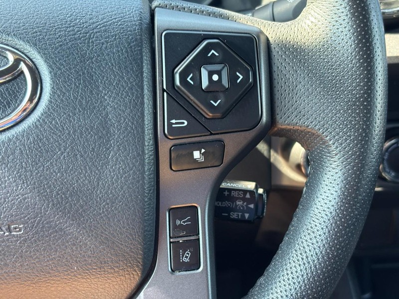 Toyota Tacoma 4WD Vehicle Full-screen Gallery Image 20