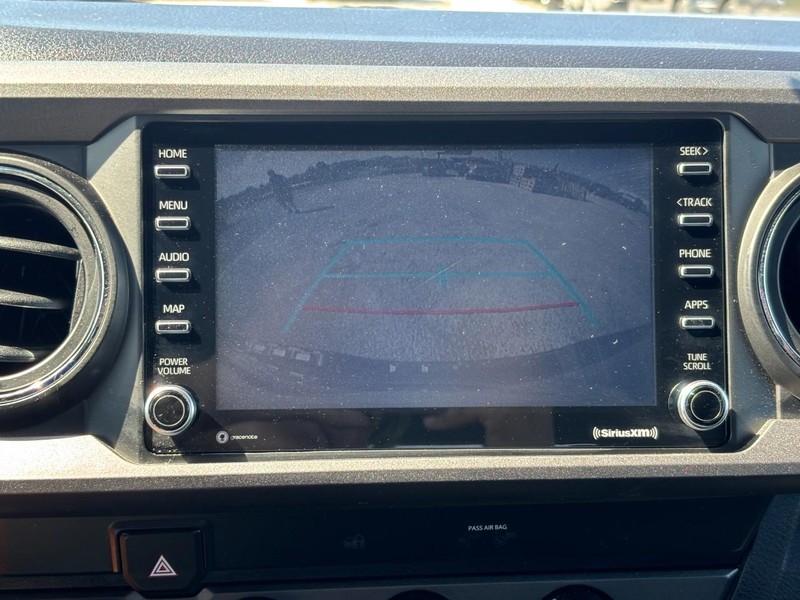 Toyota Tacoma 4WD Vehicle Full-screen Gallery Image 23