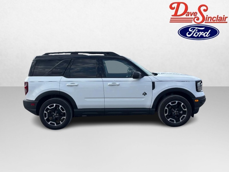 Ford Bronco Sport Vehicle Full-screen Gallery Image 05