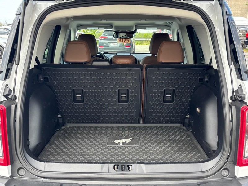 Ford Bronco Sport Vehicle Full-screen Gallery Image 11