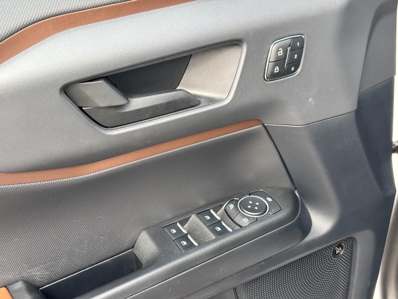 Ford Bronco Sport Vehicle Full-screen Gallery Image 18