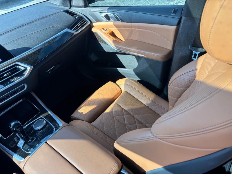 BMW X5 Vehicle Image 16