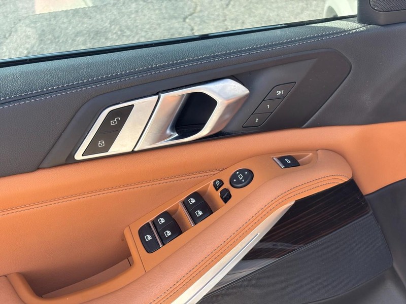 BMW X5 Vehicle Image 18