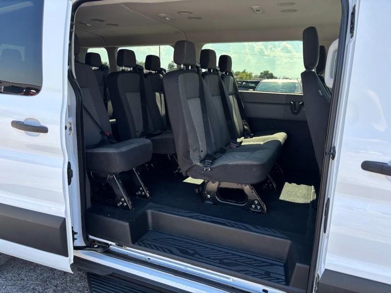 Ford Transit Passenger Wagon Vehicle Full-screen Gallery Image 13