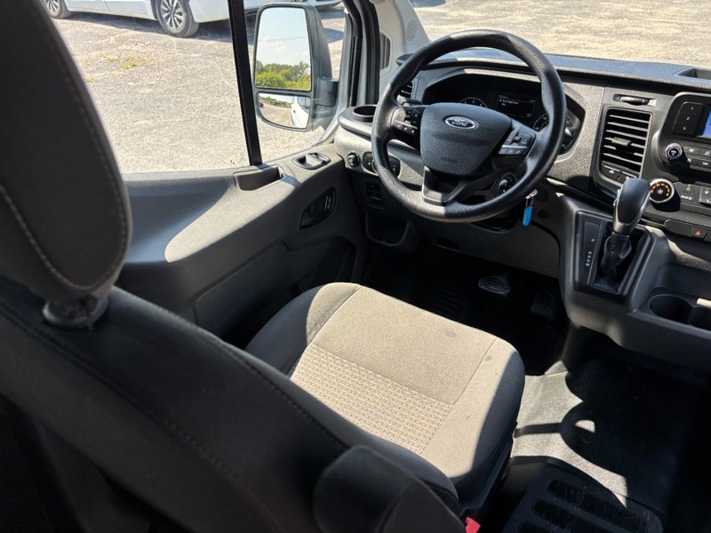 Ford Transit Passenger Wagon Vehicle Full-screen Gallery Image 15