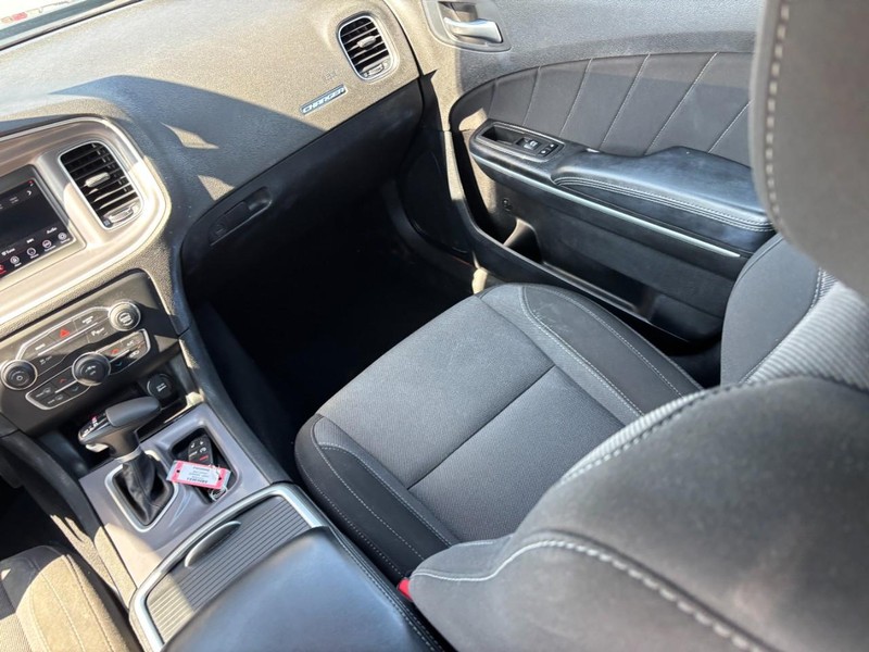 Dodge Charger Vehicle Full-screen Gallery Image 15