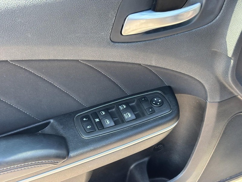 Dodge Charger Vehicle Full-screen Gallery Image 17