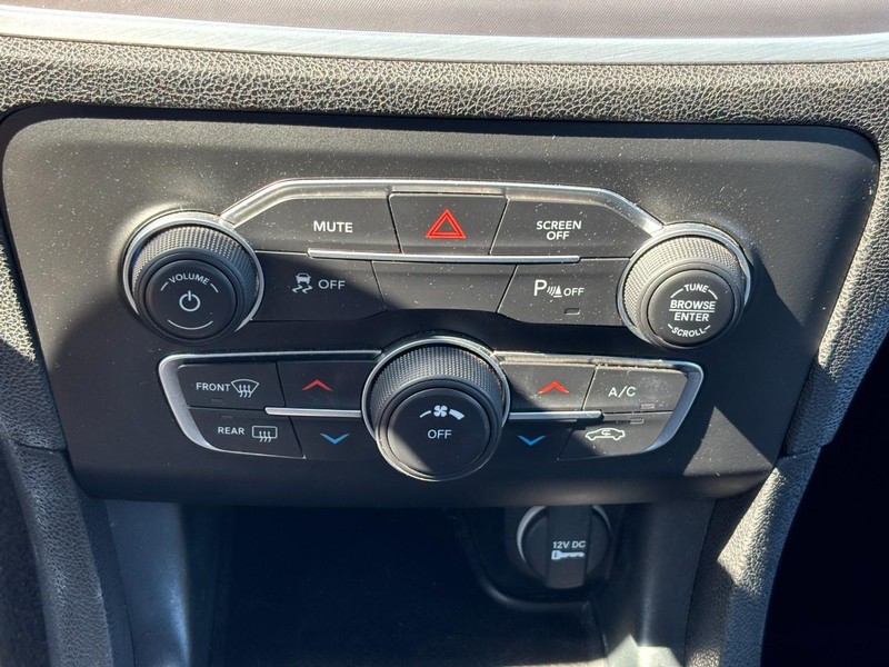 Dodge Charger Vehicle Full-screen Gallery Image 23