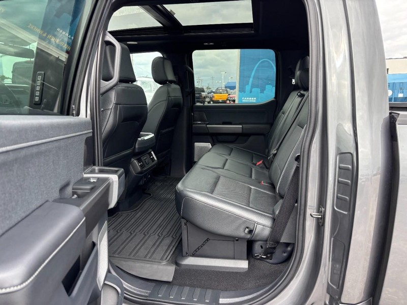 Ford F-150 Vehicle Full-screen Gallery Image 13