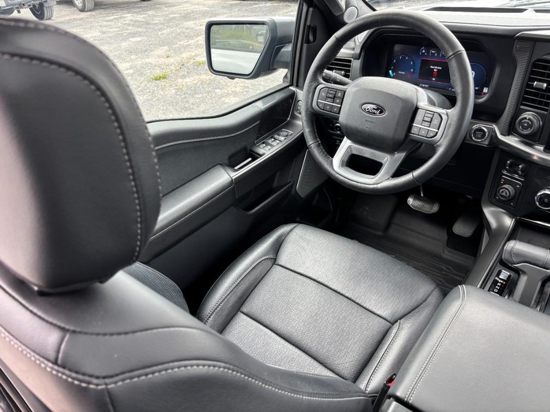 Ford F-150 Vehicle Full-screen Gallery Image 15