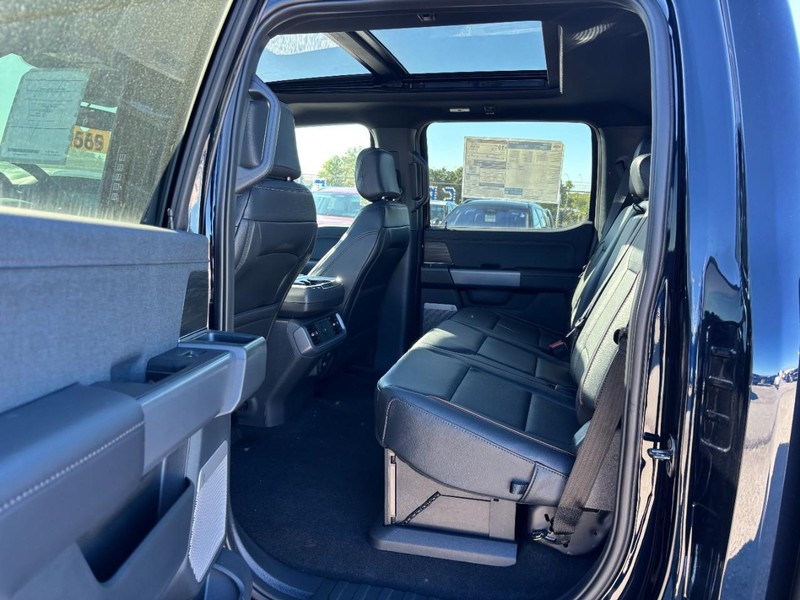 Ford F-150 Vehicle Full-screen Gallery Image 13