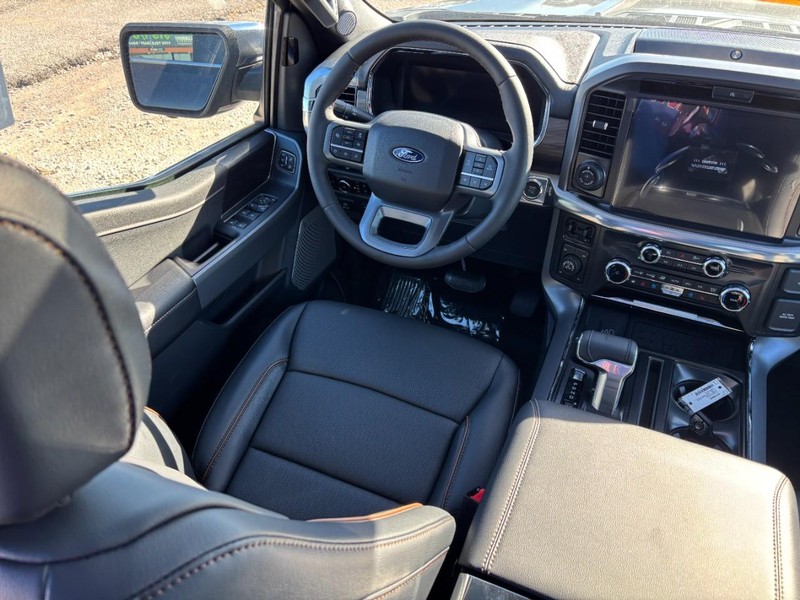 Ford F-150 Vehicle Full-screen Gallery Image 14