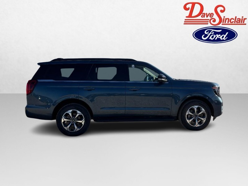 Ford Expedition Vehicle Full-screen Gallery Image 05
