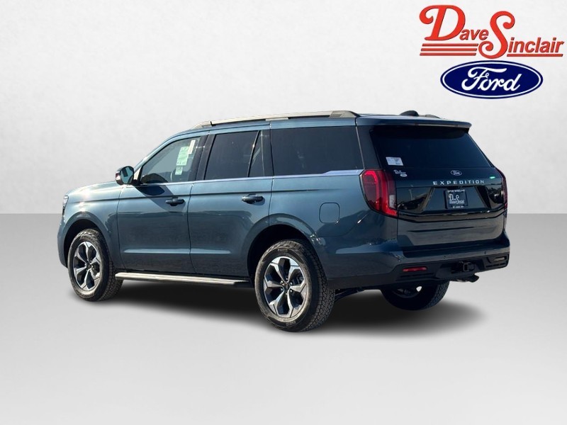 Ford Expedition Vehicle Full-screen Gallery Image 09