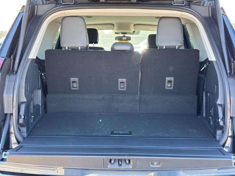 Ford Expedition Vehicle Full-screen Gallery Image 11