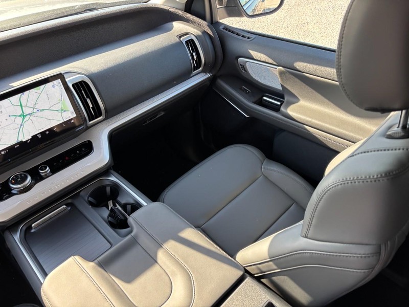 Ford Expedition Vehicle Full-screen Gallery Image 17