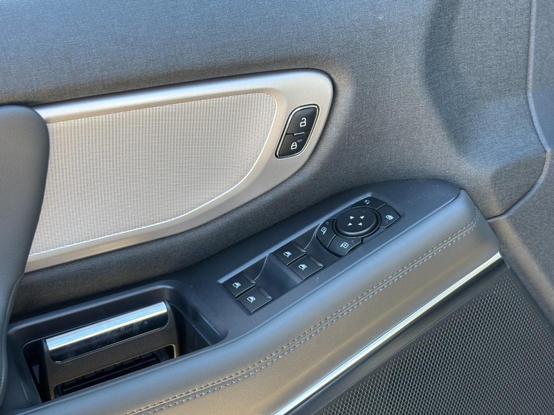 Ford Expedition Vehicle Full-screen Gallery Image 19