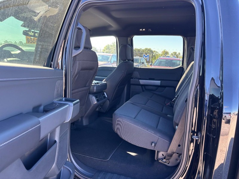 Ford F-150 Vehicle Full-screen Gallery Image 13
