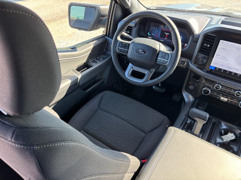 Ford F-150 Vehicle Full-screen Gallery Image 14
