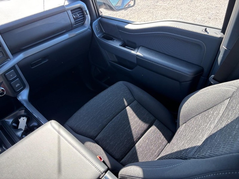 Ford F-150 Vehicle Full-screen Gallery Image 16