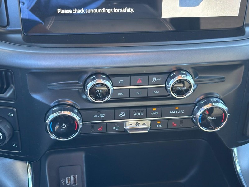 Ford F-150 Vehicle Full-screen Gallery Image 25