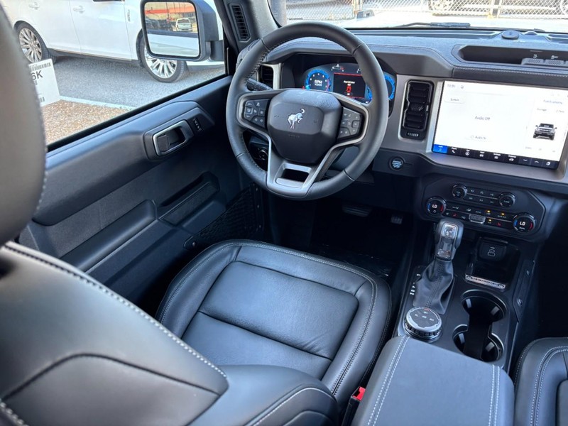 Ford Bronco Vehicle Image 14
