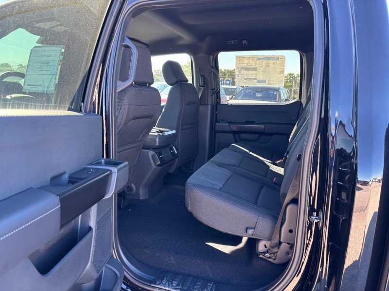 Ford F-150 Vehicle Full-screen Gallery Image 13