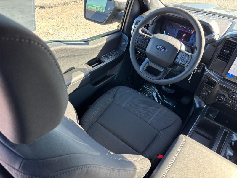 Ford F-150 Vehicle Full-screen Gallery Image 14