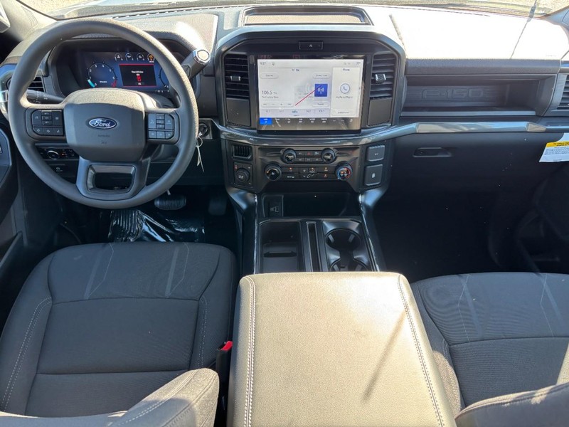 Ford F-150 Vehicle Full-screen Gallery Image 15