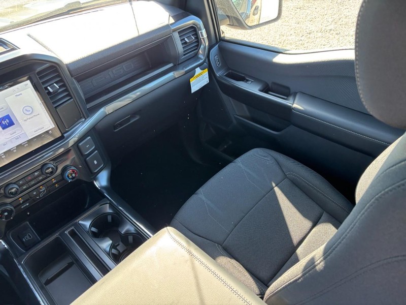 Ford F-150 Vehicle Full-screen Gallery Image 16