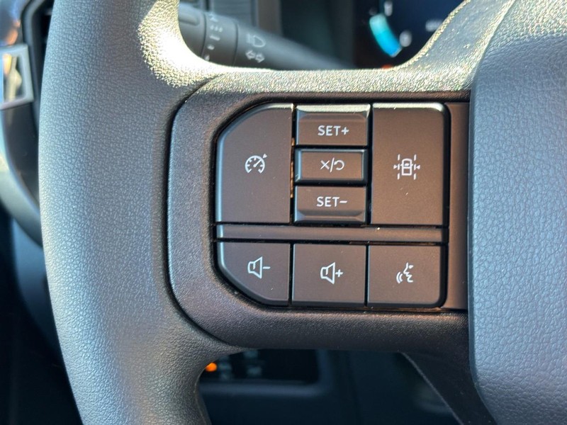 Ford F-150 Vehicle Full-screen Gallery Image 19