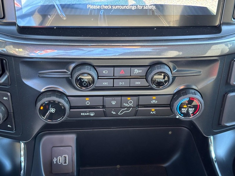 Ford F-150 Vehicle Full-screen Gallery Image 24