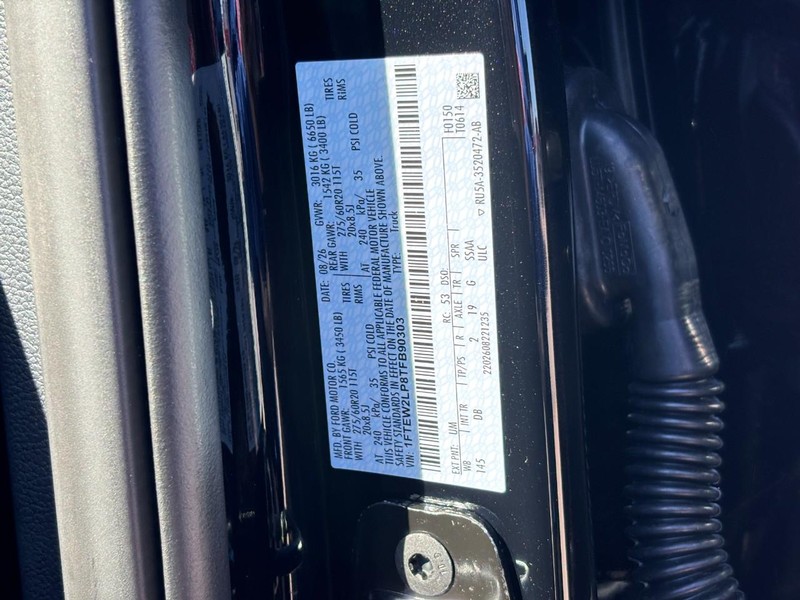 Ford F-150 Vehicle Full-screen Gallery Image 25