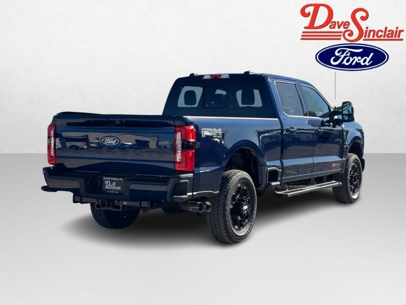 Ford Super Duty F-250 SRW Vehicle Full-screen Gallery Image 07