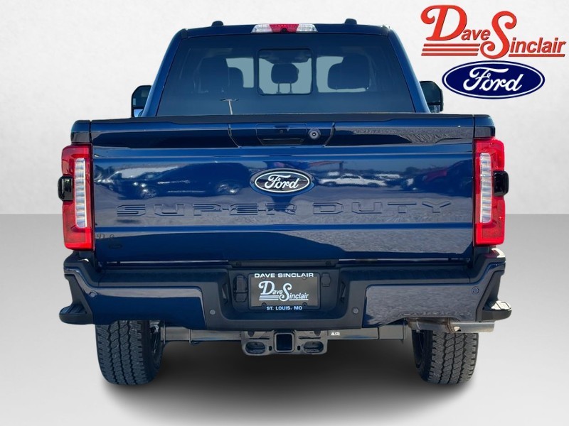 Ford Super Duty F-250 SRW Vehicle Full-screen Gallery Image 08