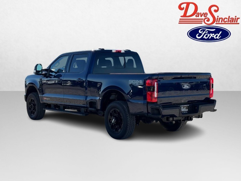 Ford Super Duty F-250 SRW Vehicle Full-screen Gallery Image 09